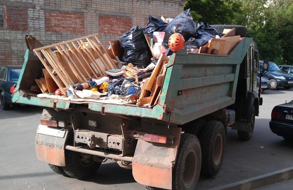 Вывоз мусора из магазина в Балахне от ПроМусор: услуги, цена от 1828 руб., утилизация отходов