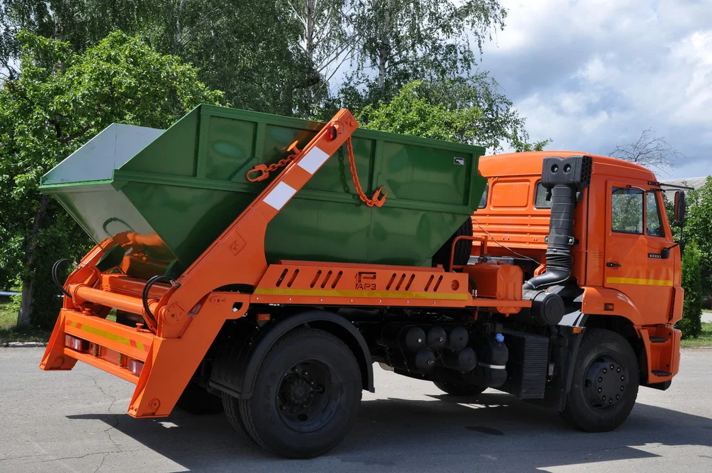 Заказ бункеровоза для вывоза мусора и отходов в Балахне в октябре