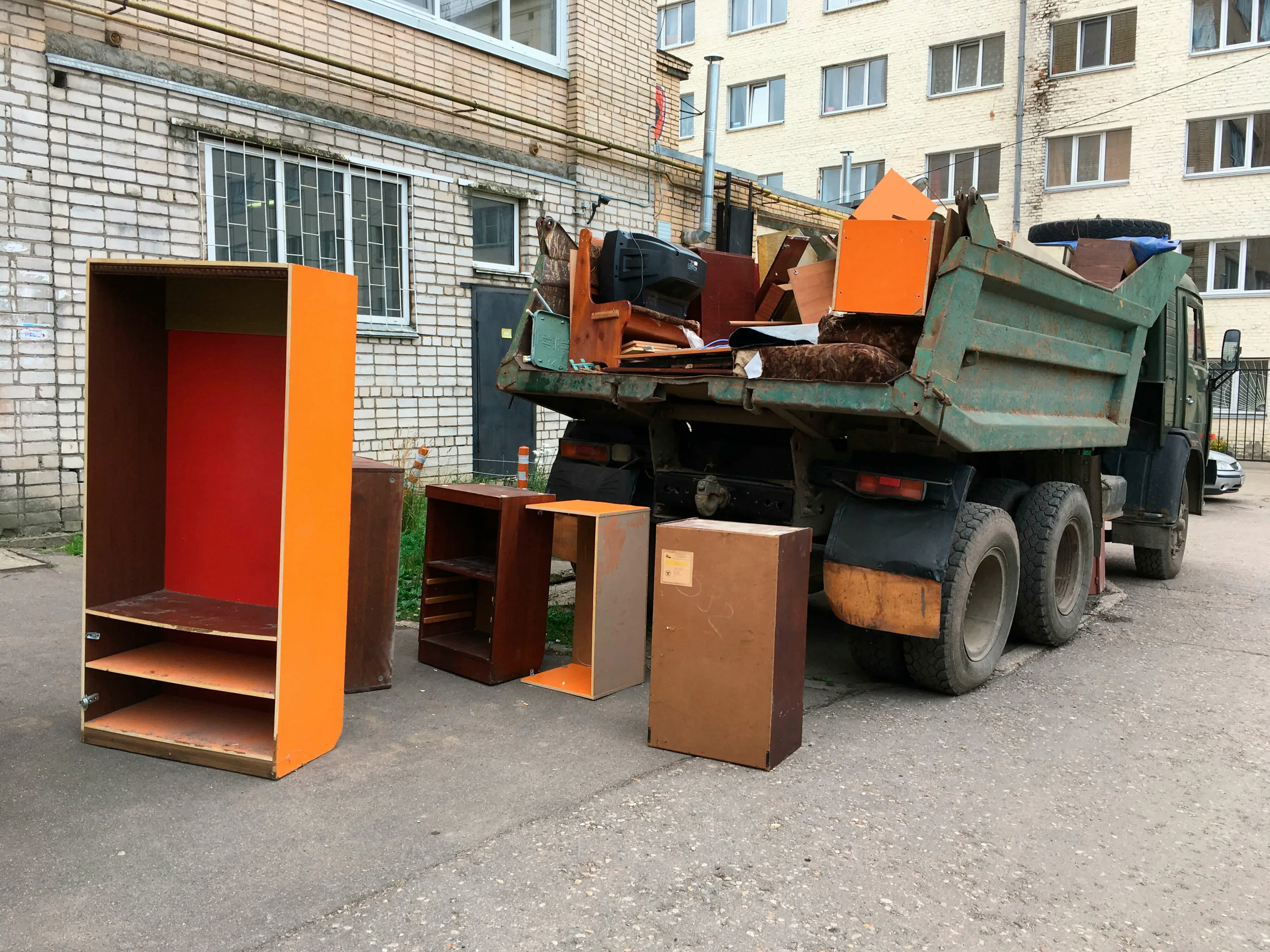 Утилизация старой мебели с вывозом и разбором в Балахне в октябре