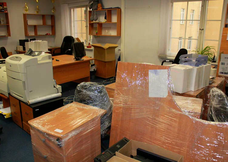 Вывоз старой офисной мебели в Балахне в октябре