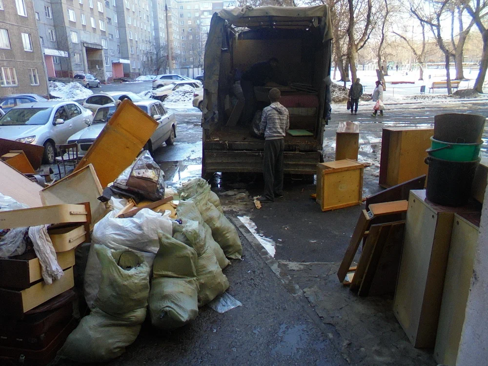 Вывоз мусора из подвала с утилизацией в Балахне в октябре