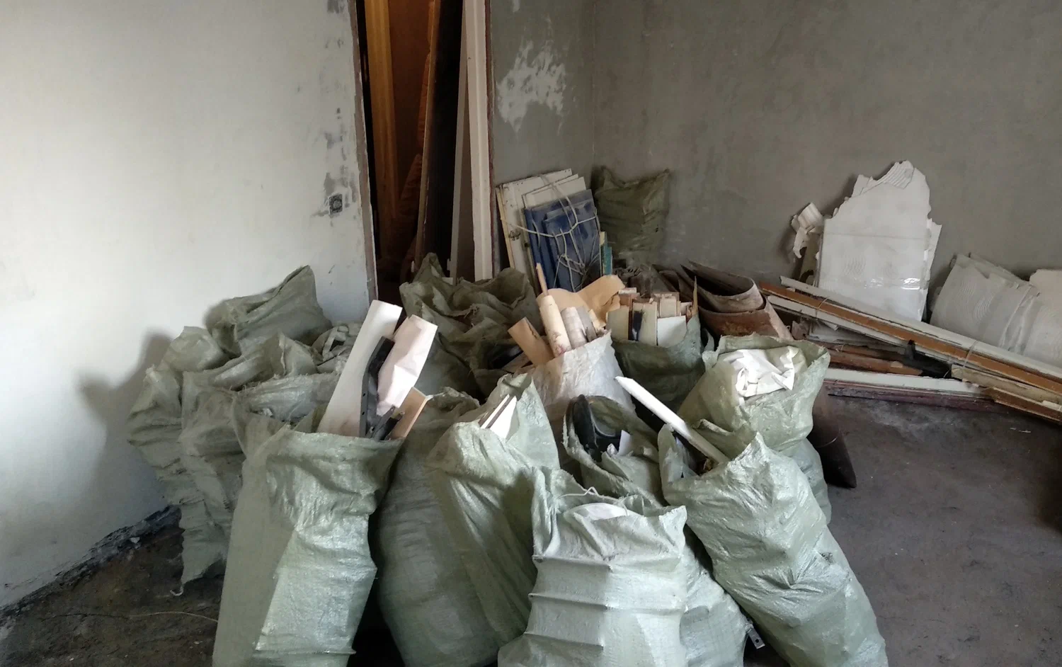 Уборка строительного мусора с вывозом и утилизацией в Балахне в октябре