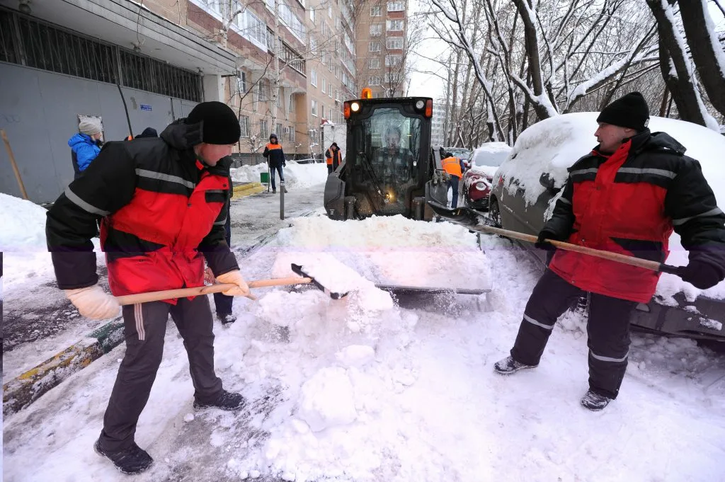 Очистка дворов от снега с гарантией результата в Балахне в октябре