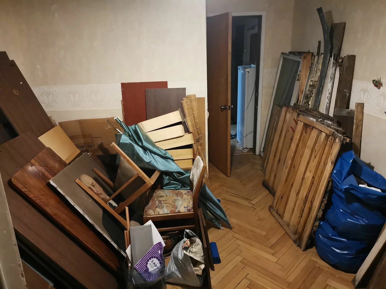 Демонтаж мебели с вывозом и утилизацией в Балахне в октябре